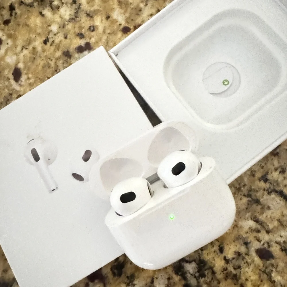 Apple AirPods with Wireless Charging Case - White